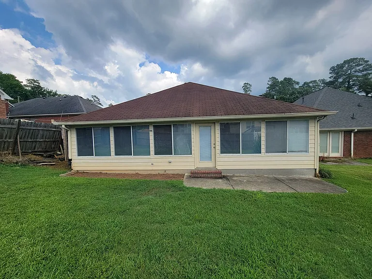 2910 Pointewest Dr — Photo 24