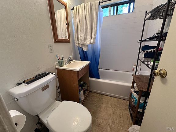 4th image of 2721 Victoria Dr