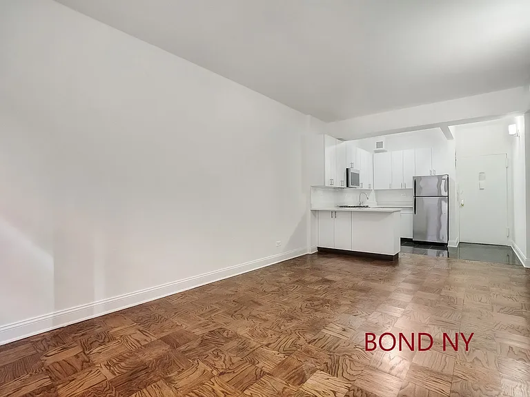 235 W 22nd St #2A — Photo 3