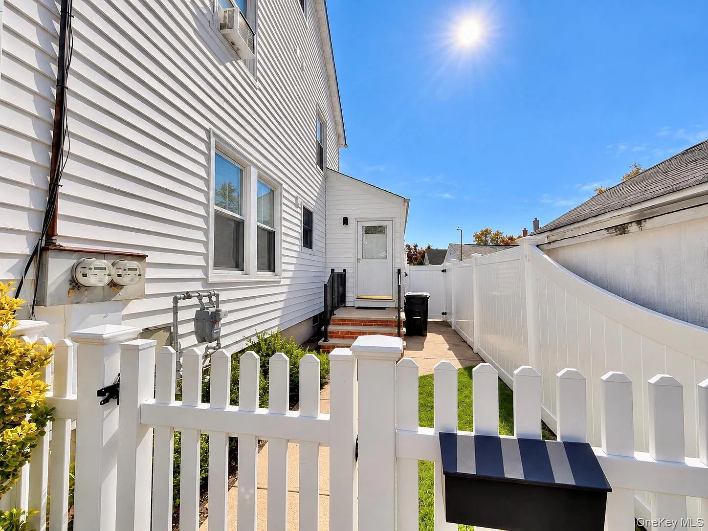2 bed, 1.0 bath, 950 sqft, $3,300 — Photo 1