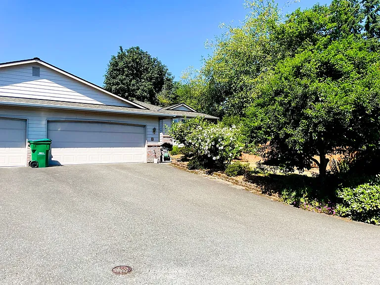 3022 Russell Way #B — Photo 1