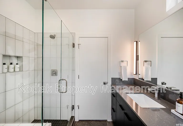 765 N 400 W #204 — Photo 10