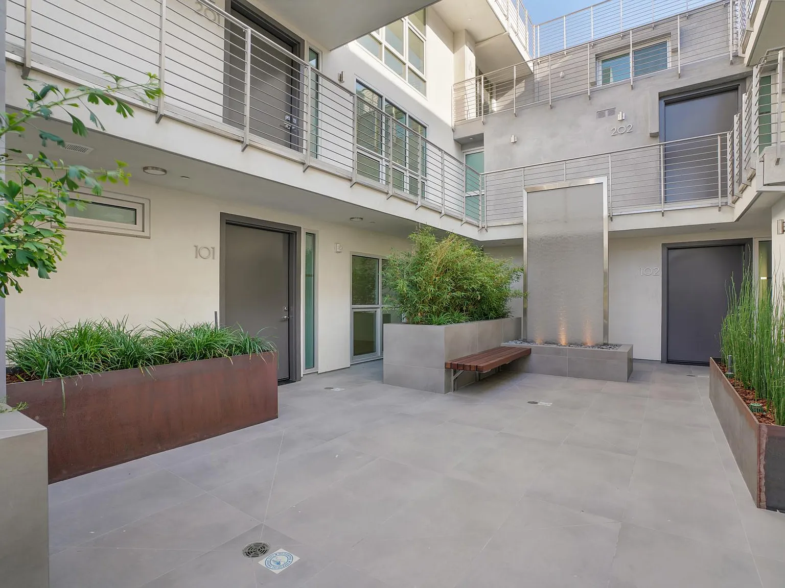 8210 W Fountain Ave — Photo 3