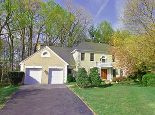 2 Royal Dominion Ct, Bethesda, MD 20817