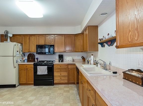 4th image of 1460 Laurel Oaks Dr