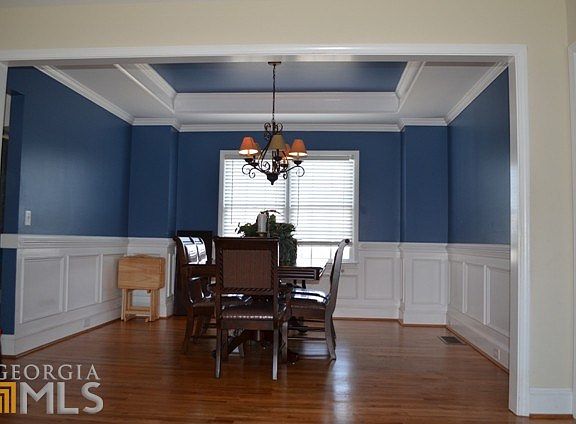 4th image of 32 Berkshire Dr