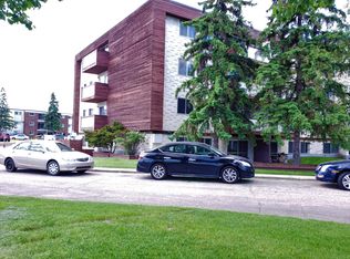 Southbury House, Edmonton, AB T6J 2S4