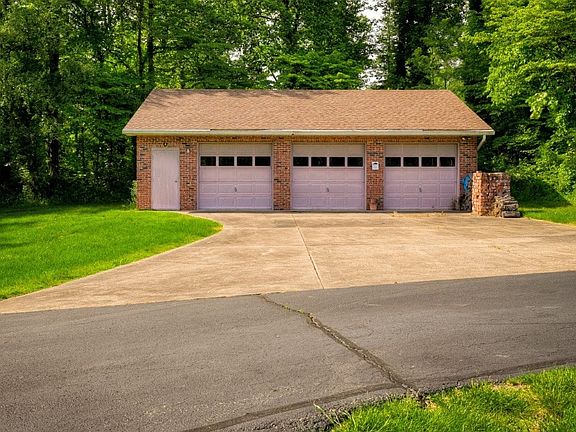 3rd image of 11600 Lakewood Ln