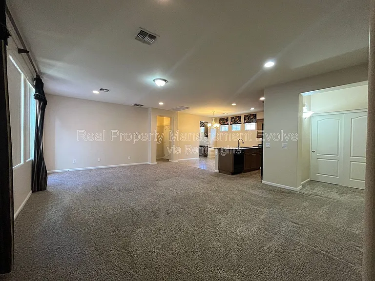 3454 E Constitution Dr — Photo 3