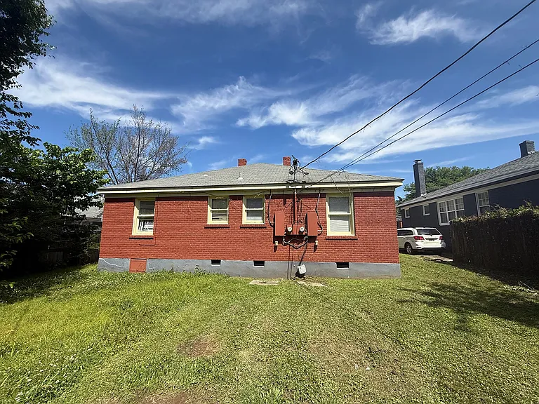 1063 Springdale St — Photo 5