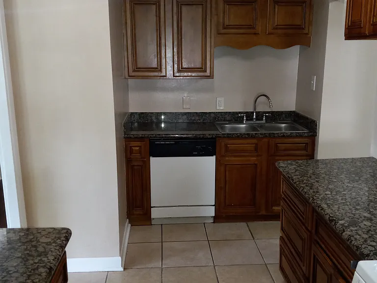 605 Herald St — Photo 39