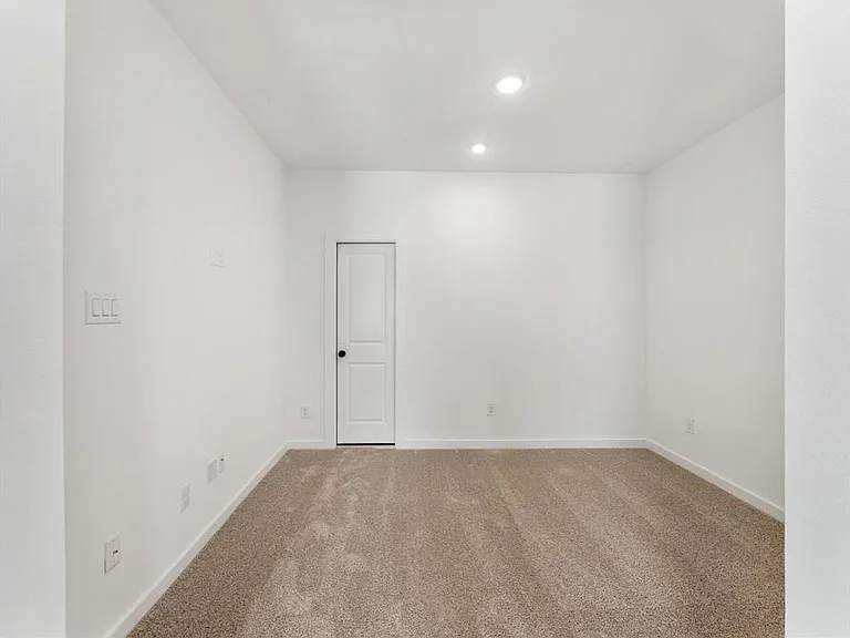 29751 Bur Creek Ln — Photo 35
