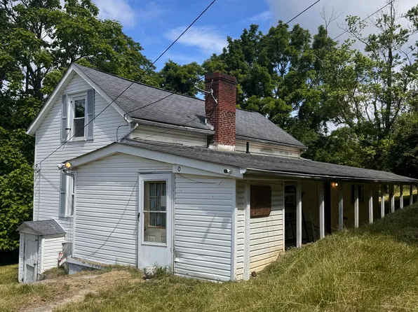 70 Mill Ln NE, Christiansburg, VA 24073