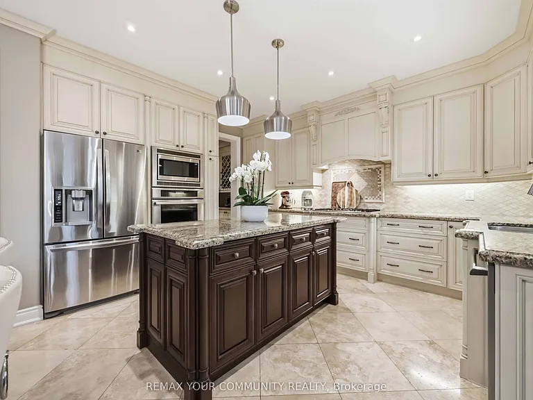 2313 Southcott Rd — Photo 11