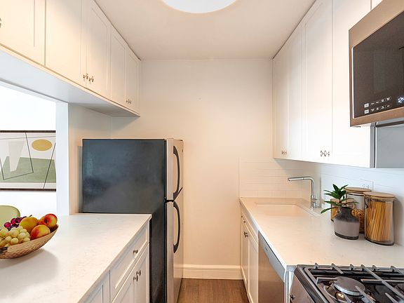 5th image of 270 W 17th St APT 11D