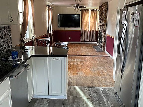updated kitchen/eating nook