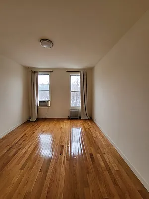 Rented by Reyes & Elsamad Real Estate Group | media 6