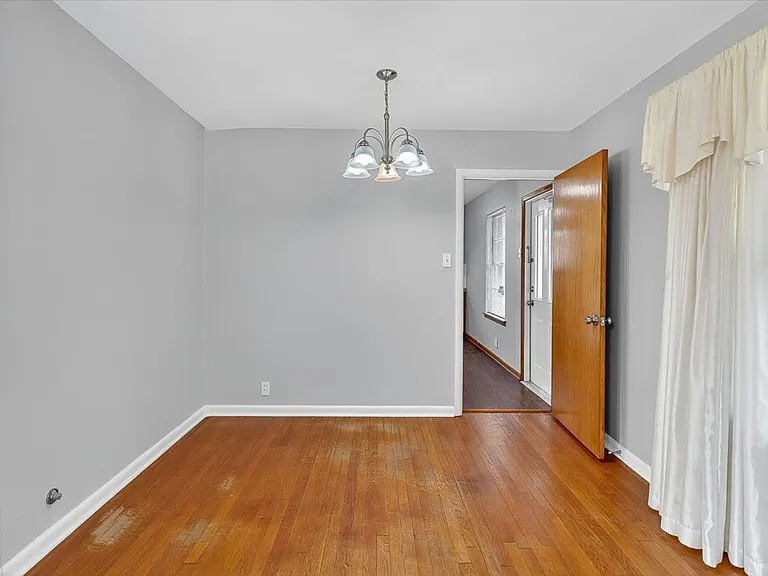 4637 Calvin Dr — Photo 8