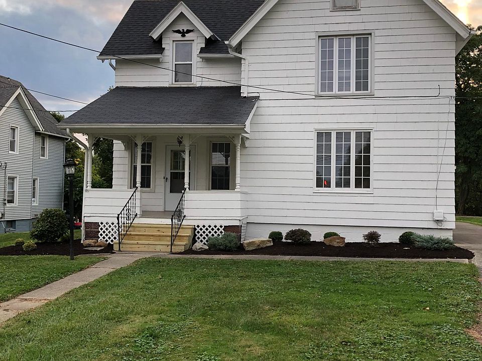 Historic home in North Royalton on Bennett between Ridge and 82