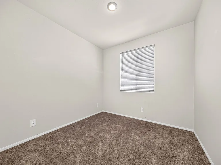 1037 Yuzu Way — Photo 23