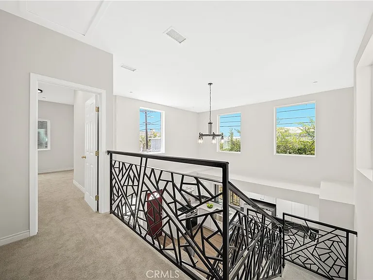 1372 Carmona Ave — Photo 12