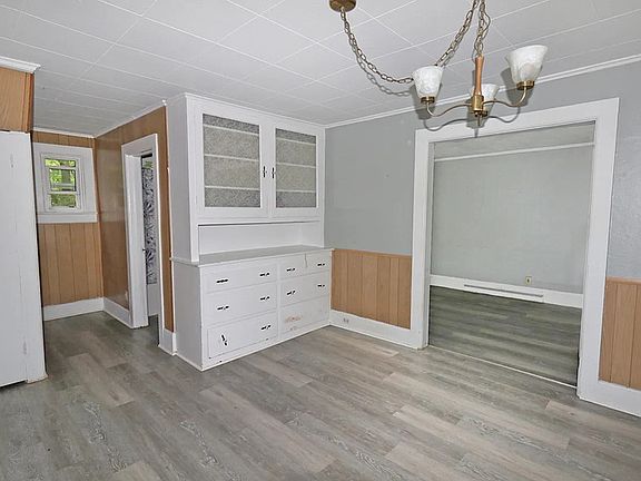 5th image of 738 Broadway St