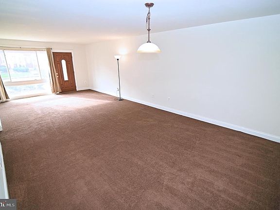 3rd image of 1733 Addison Rd S
