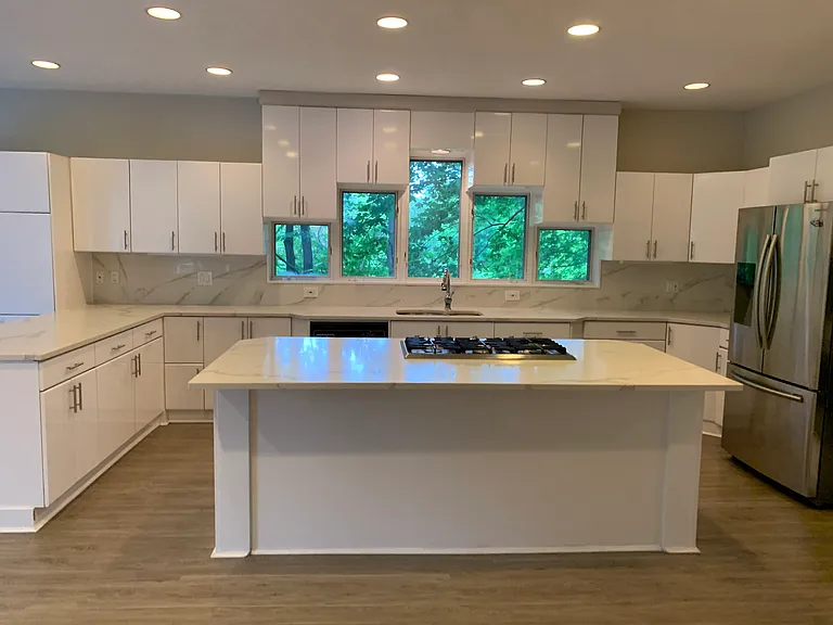 Gourmet Kitchen _ Center Island & Quartz Countertops