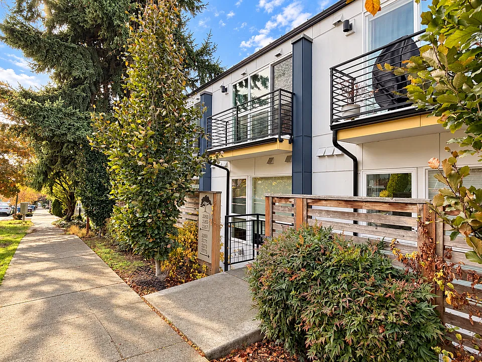 2263 14th Ave W