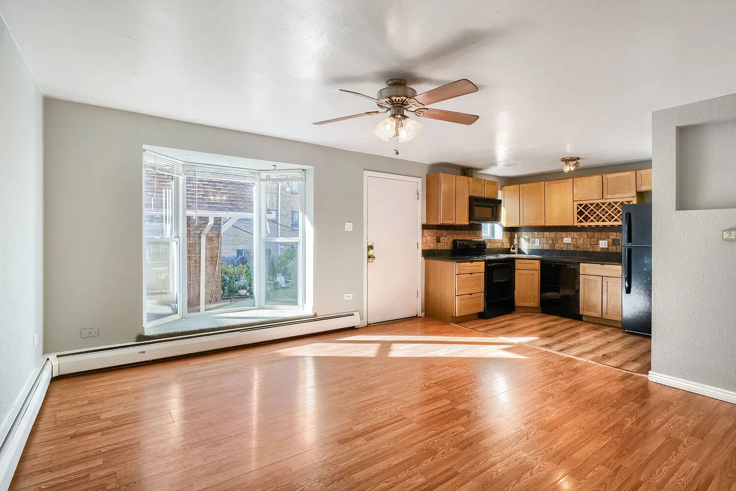 2 bed, 1.5 bath, 754 sqft, $1,475 — Photo 3