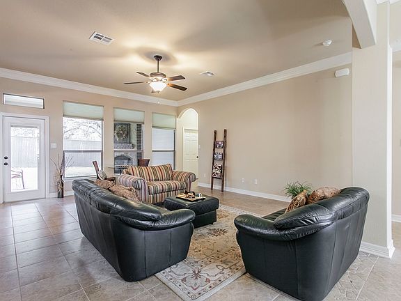 10' Ceiling-crown molding 