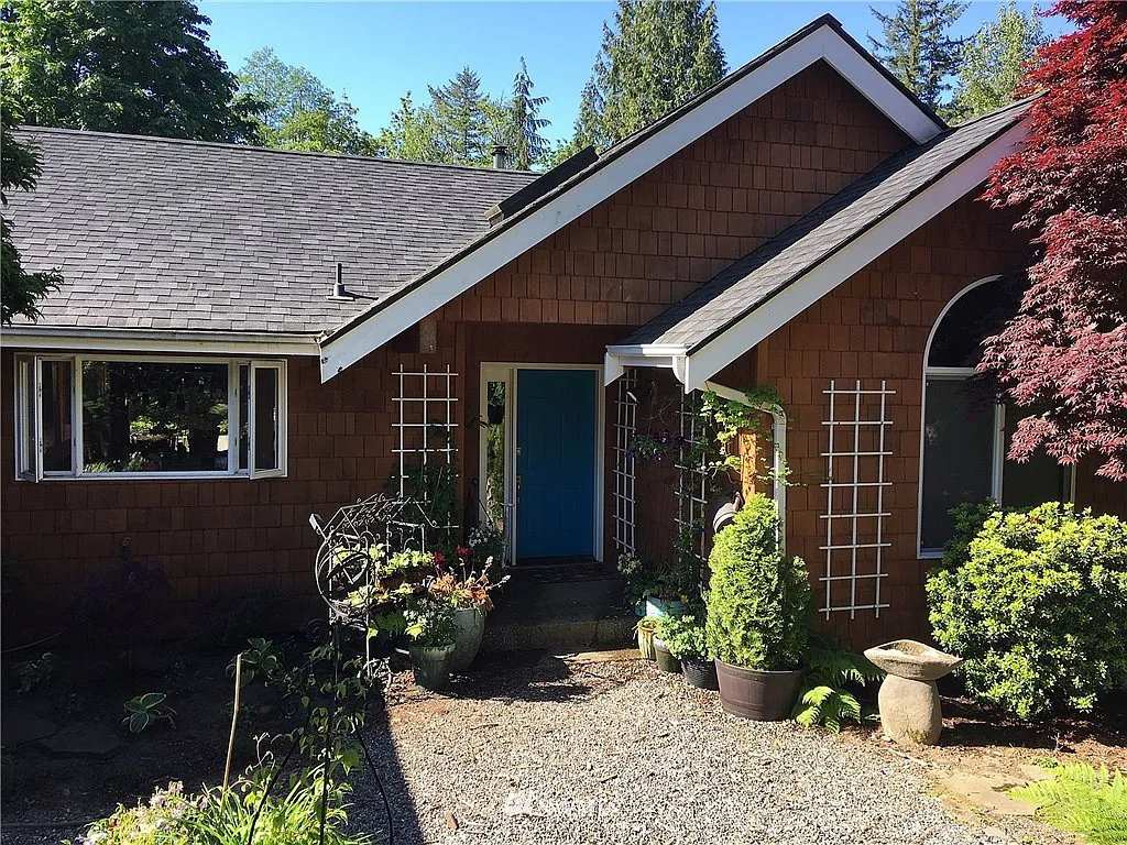 1893 E Kelly Road photo 1