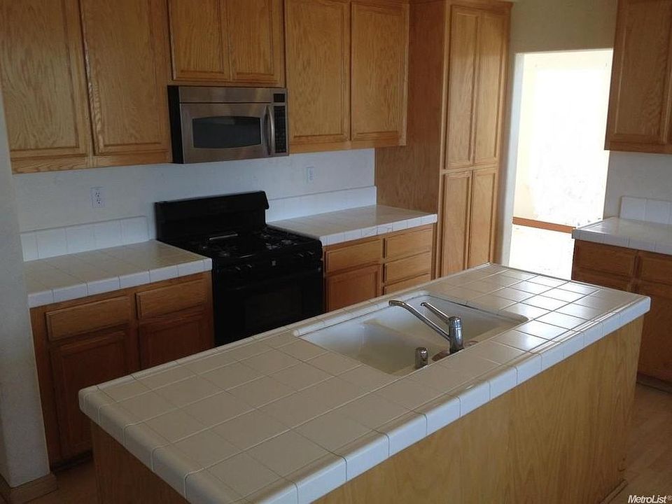 2nd image of 283 Fairmont Ln