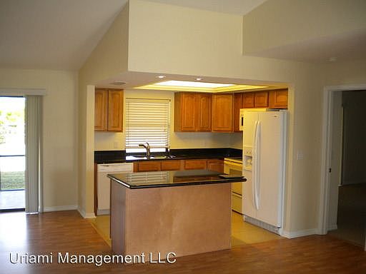 2nd image of 915 SE 18th St