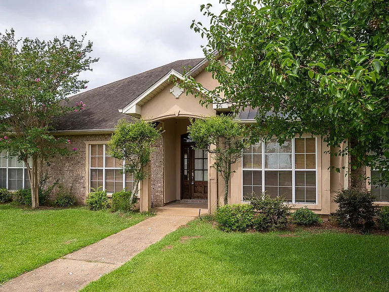 6102 Coty Dr — Photo 2