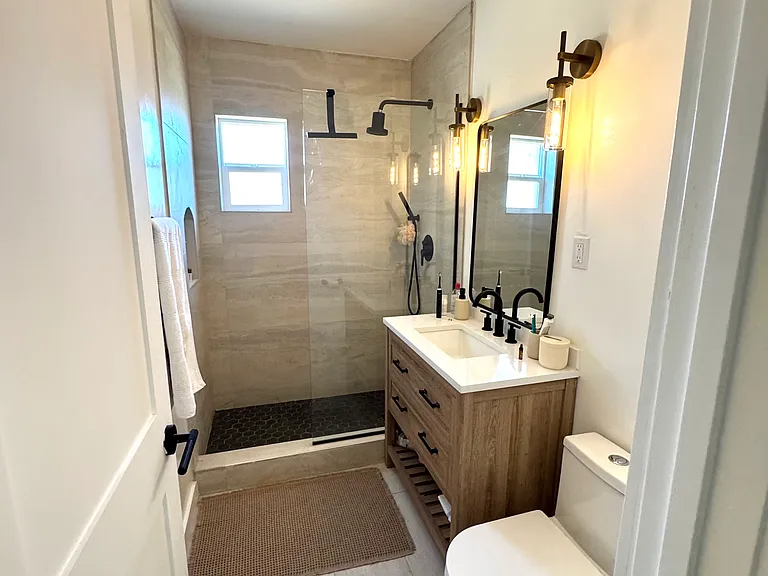 1306 E Whitton Ave — Photo 2