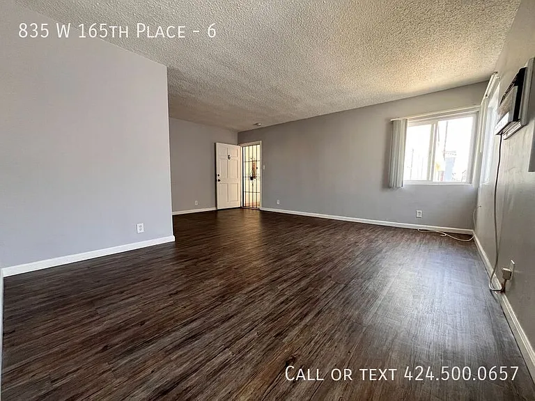 835 W 165th Pl #6 — Photo 5