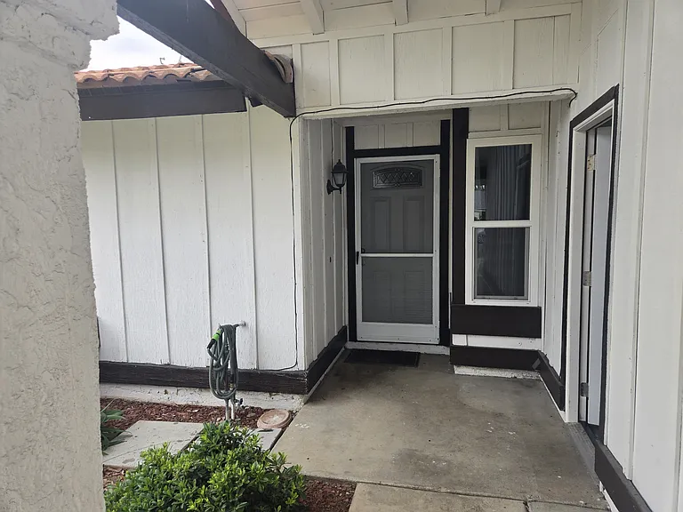 1454 Emerald St — Photo 3