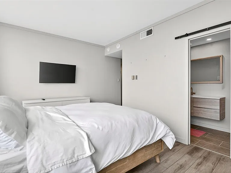 6211 W Northwest Hwy #400 — Photo 17