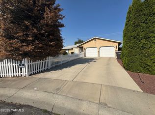 2805 Loren Ct, Yakima, WA 98902