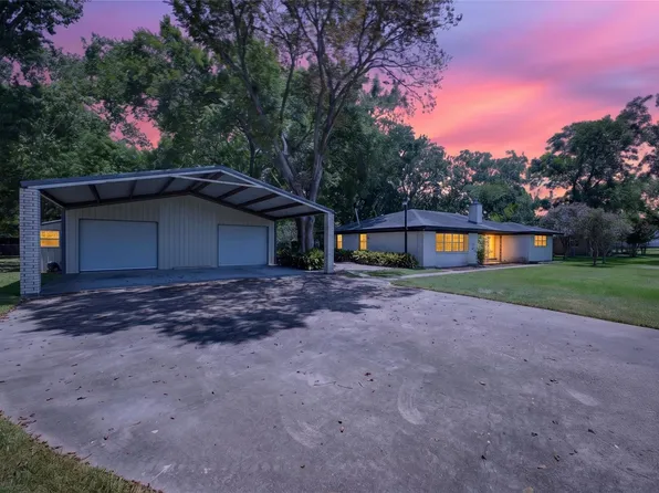 12803 Fairlane Dr, Brookside Village, TX 77581