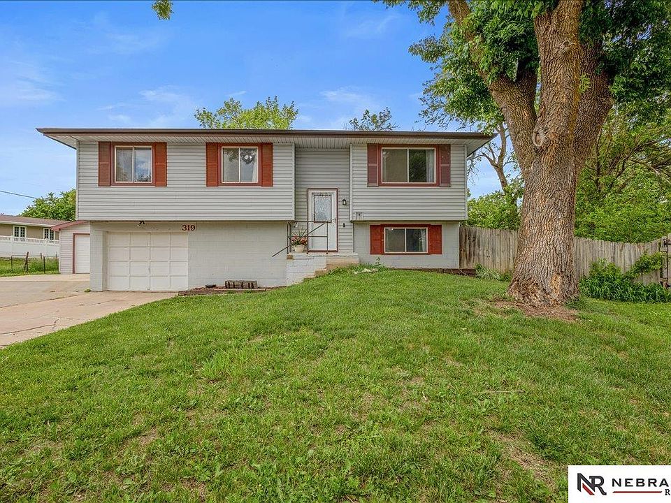 1st image of 319 Clair Ln