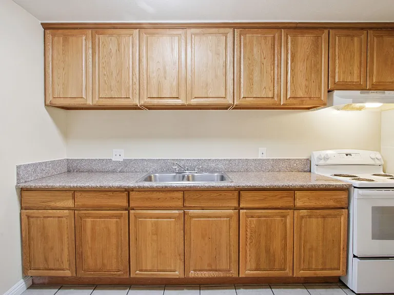 Ramona Garden Apartments — Photo 9