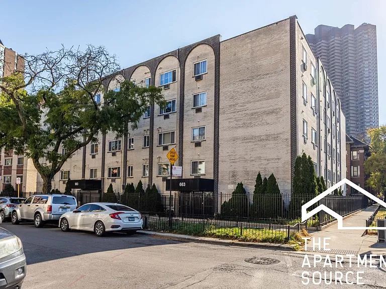 661 W Grace St #417 — Photo 12