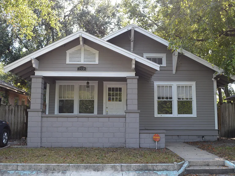 2536 Phyllis St — Photo 2
