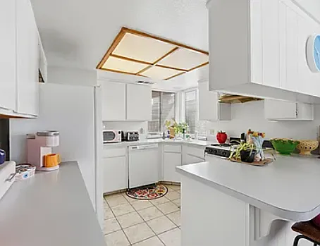 2301 N 10th Ave — Photo 1