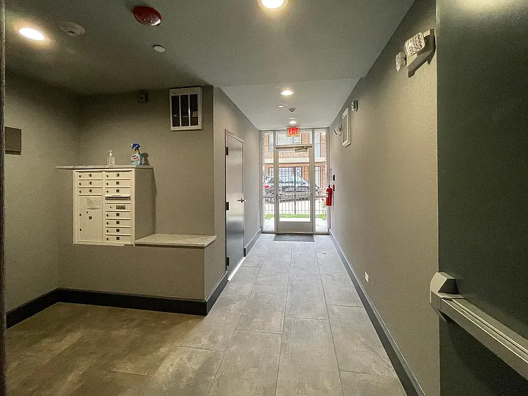 1385 Brown St — Photo 21