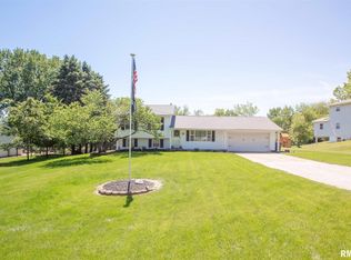 4363 Tanglewood Rd, Bettendorf, IA 52722