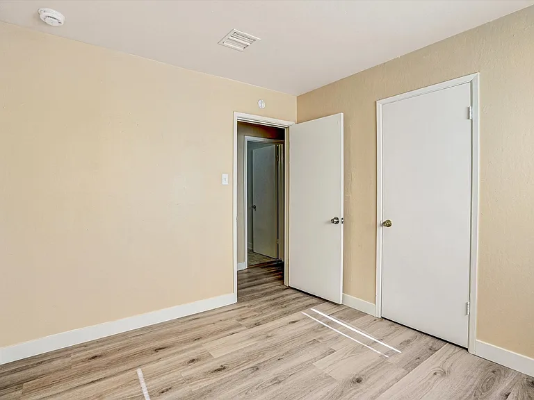 451 Wilshire Ave — Photo 5