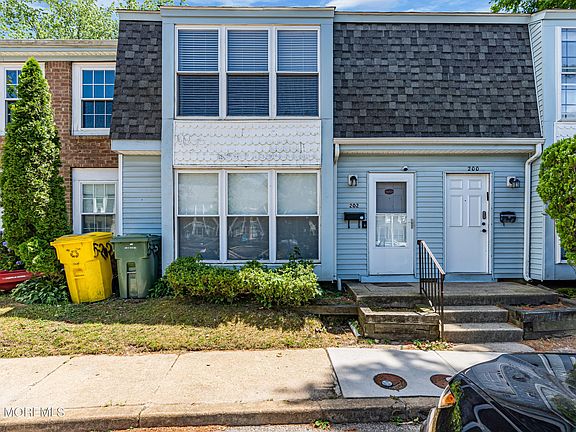 3rd image of 202 Williamsburg Lane